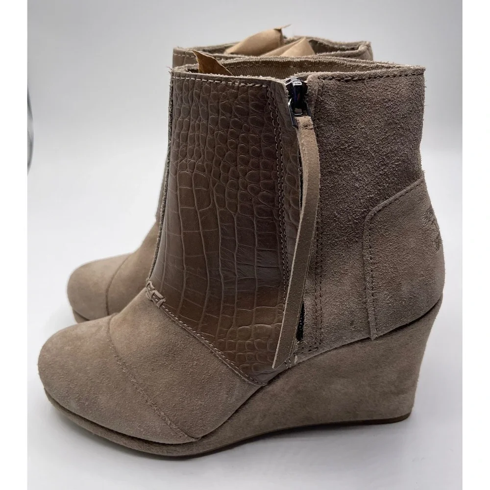 TOMS Desert Wedge Taupe‎ Suede Croc Embossed Ankle Boots 6.5 300515